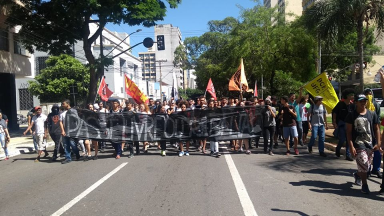 Estudantes de Goiânia se mobilizam por passe-livre irrestrito e contra os aumentos