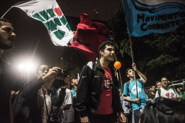 Estudantes voltam às ruas contra os cortes na educação no dia 30 de maio