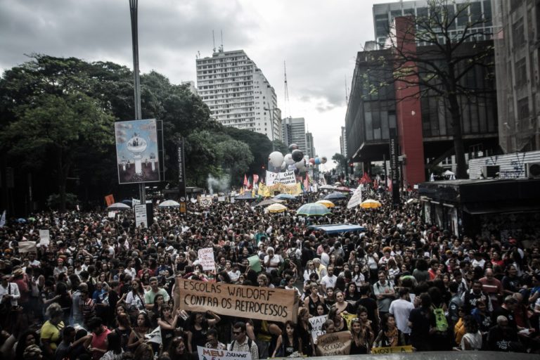 Brasil parou em defesa da educação