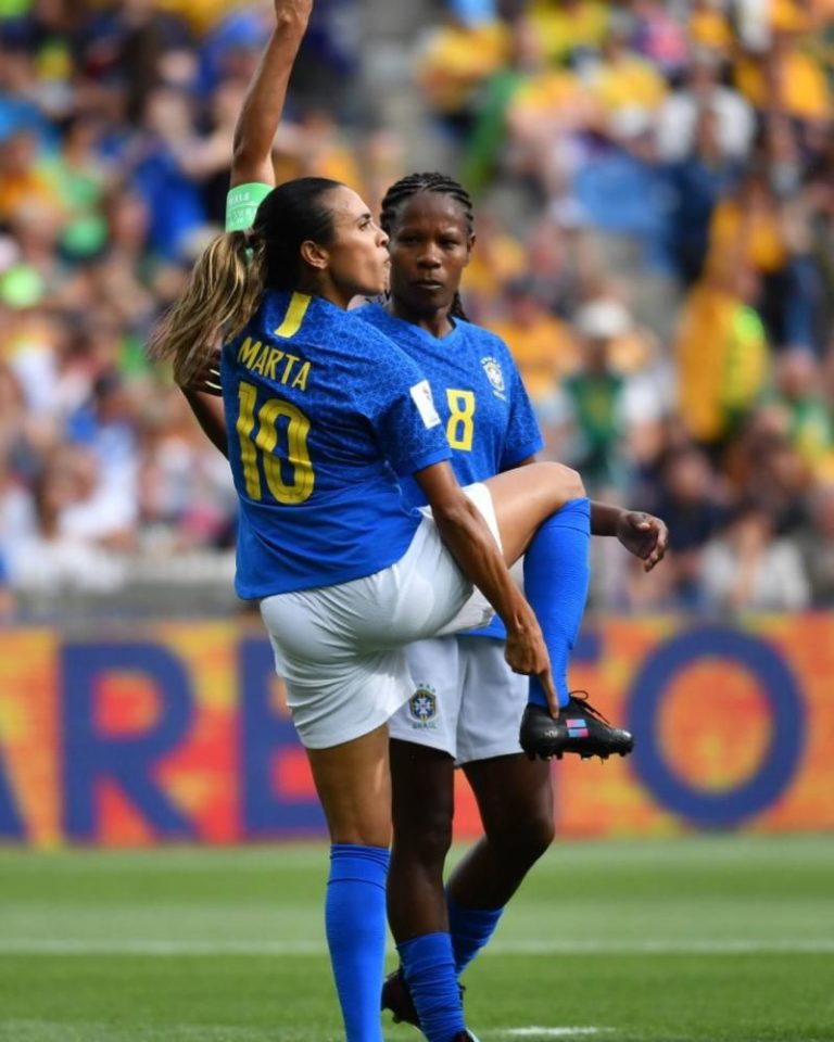 Futebol e Resistência: As Desigualdades de Gênero em Campo