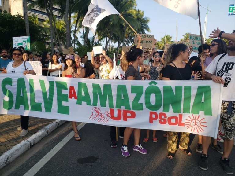 Ato em defesa da Amazônia toma as ruas de Maceió