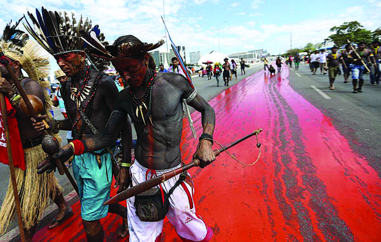 Bolsonaro manobra contra a demarcação de terras indígenas