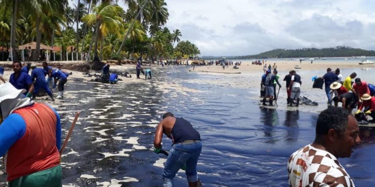 Vazamento de óleo em praias do Nordeste: mais que nunca, é preciso defender o Meio Ambiente contra o Fascismo!
