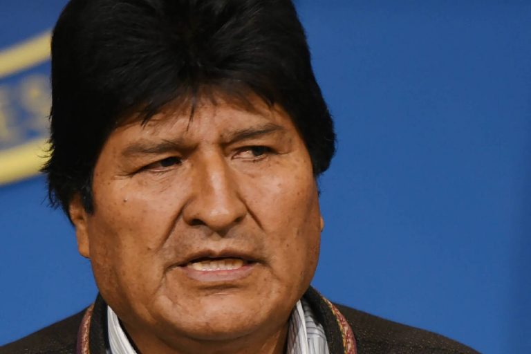 Militares, partidos de direita e empresários dão Golpe de Estado na Bolívia e Evo Morales renuncia à Presidência