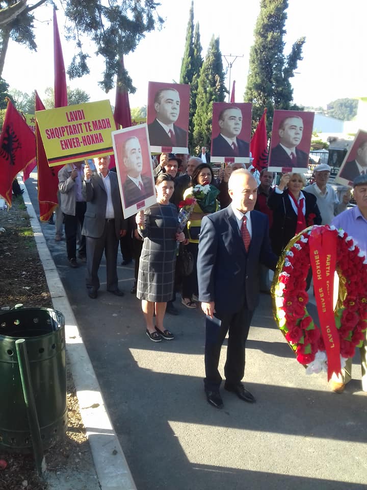 Comunistas albaneses relembram os heróis da Guerra de Libertação Nacional