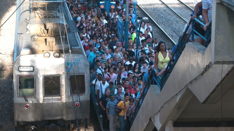 Supervia reduz frota de trens no Rio