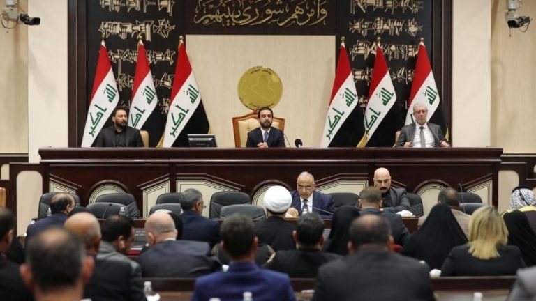 Parlamento do Iraque aprova expulsão de “todas as tropas estrangeiras” de seu país e EUA ameaçam com sanções