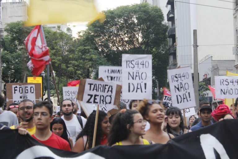 Primeira manifestação contra o aumento da passagem em São Paulo
