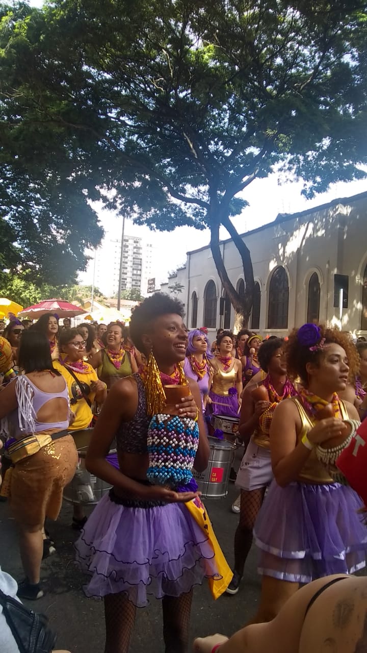 “Clandestinas” inicia cortejo no carnaval: um bloco feminista e revolucionário da Casa Tina Martins