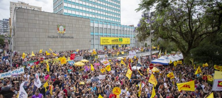 Professores gaúchos lutam contra as arbitrariedades do Governo