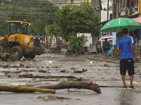 Crivella corta verba para prevenção de desastres e culpa população pobre pelas consequências das chuvas