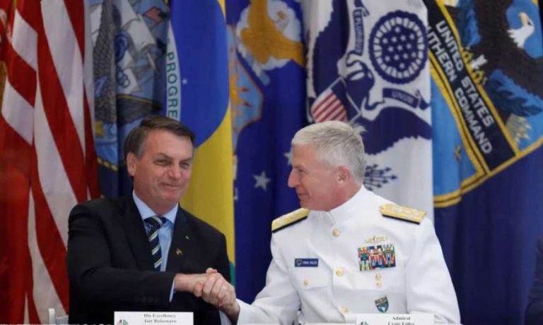 Bolsonaro assina acordo militar que aprofunda a submissão aos EUA