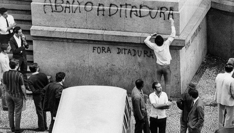 Bolsonaristas defendem volta da tortura e fim das eleições diretas