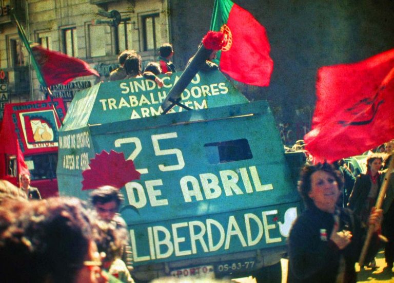 A Revolução dos Cravos: “Foi bonita a festa, pá!”