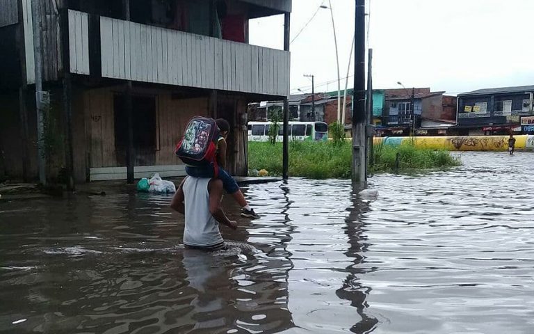 Em colapso, Belém sofre com Covid-19 e alagamentos