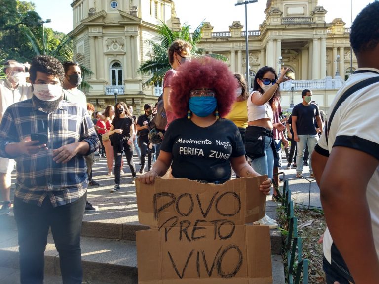 Ato em defesa das vidas negras ocupa as ruas do Rio de Janeiro