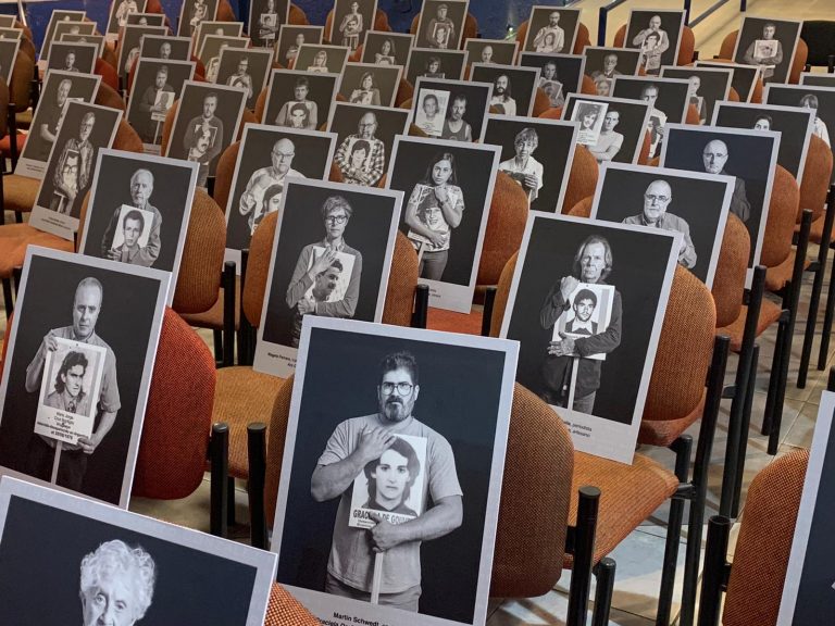 Mesmo em quarentena, uruguaios relembram mortos pela ditadura