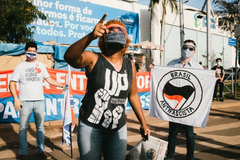 Emoção e rebeldia marcam a plenária da pré-candidatura de Eslane Paixão