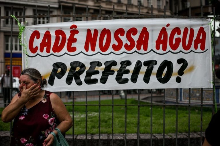 Em meio a pandemia, prefeito de Porto Alegre impede moradores de terem água