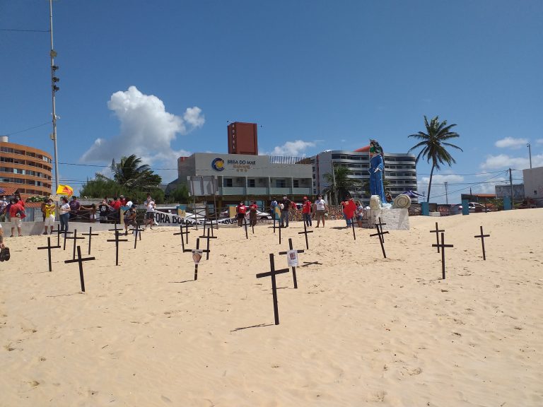 Ato antifascista homenageia mortos da Covid-19 em Natal