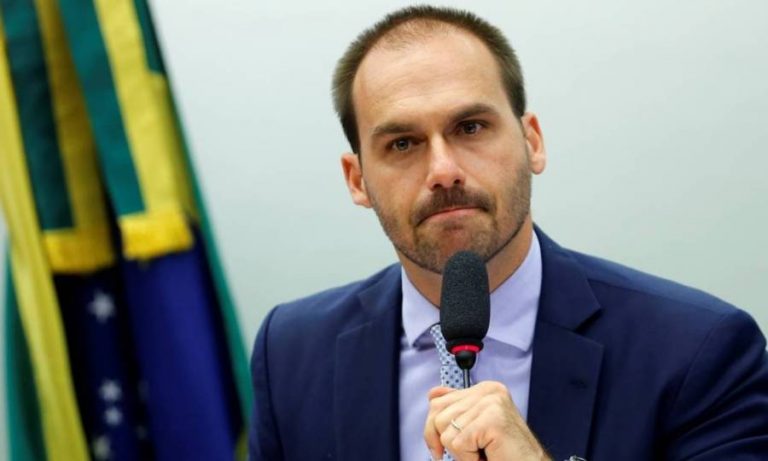 Hipócrita, Eduardo Bolsonaro quer criminalizar o comunismo