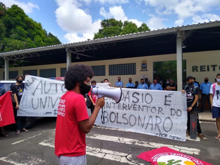 Ato contra a intervenção de Bolsonaro na Universidade Federal do Piauí