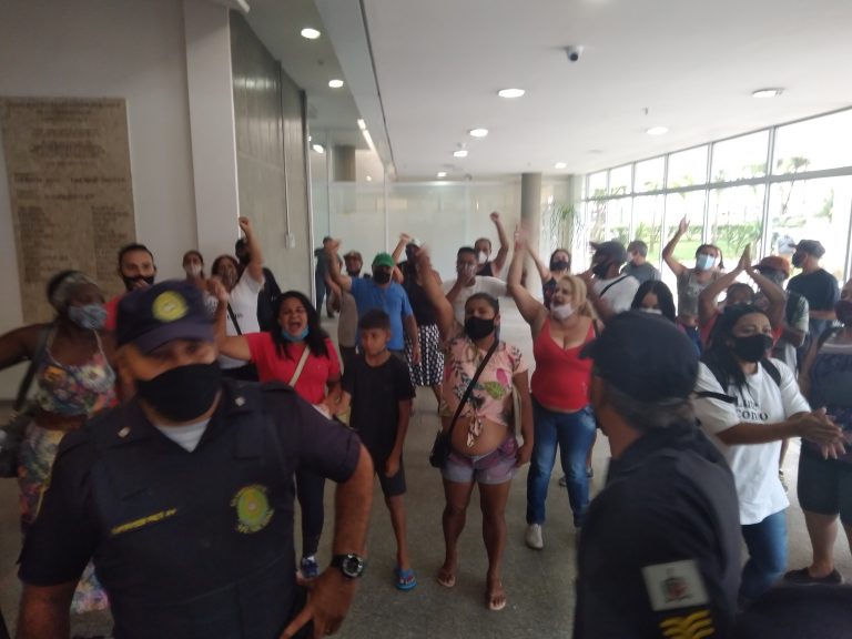 Vereadores tentam impedir entrada de trabalhadores na Câmara de São Bernardo