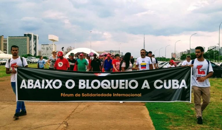 Senadores dos EUA pedem fim do bloqueio a Cuba