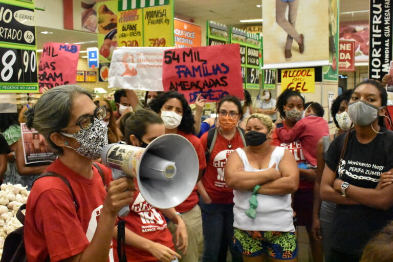 Rede de supermercados no RJ processa MLB por lutar contra a fome e a carestia