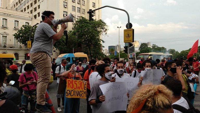 Aumento na passagem dos trens gera revolta no Rio de Janeiro