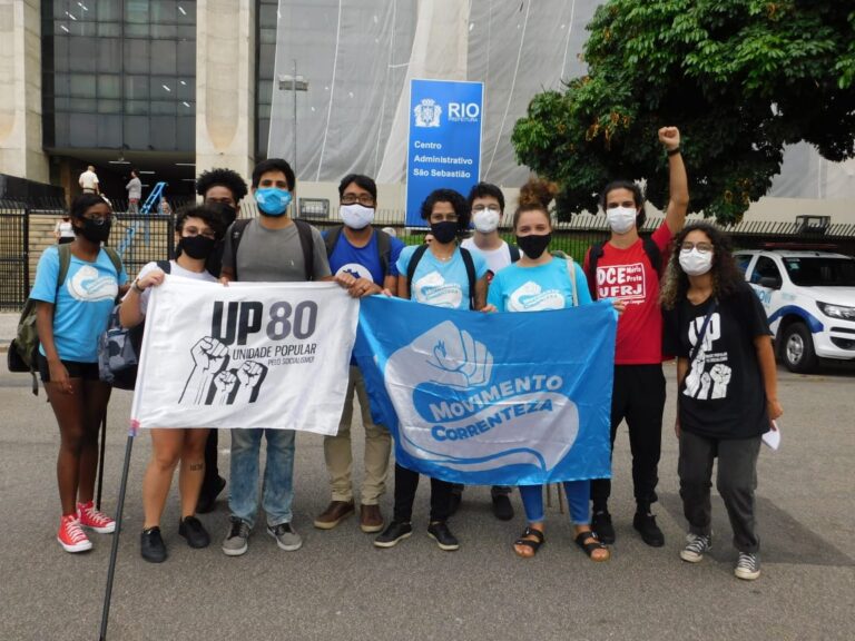 Estudantes cariocas protestam pela volta do passe universitário
