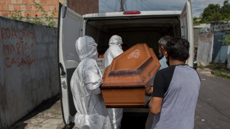 Especuladores lucram bilhões e povo morre de fome e de Covid