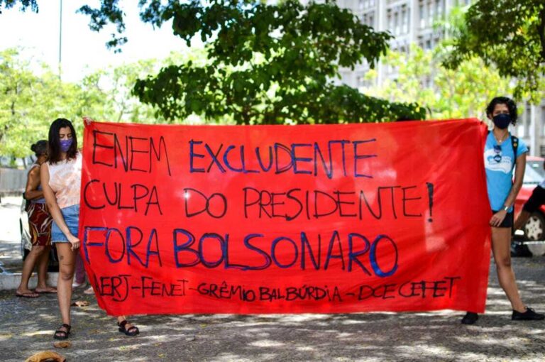 Estudantes do Rio sofrem com descaso dos governos