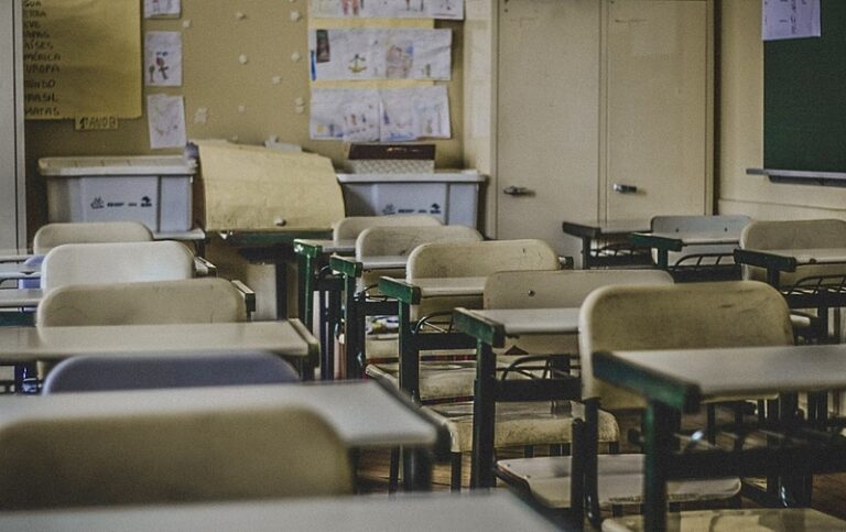 Prefeito de Macaé decreta retorno às aulas sem diálogo com sindicato e estudantes