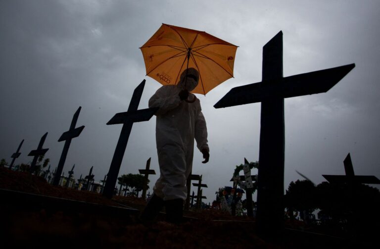 Em um mês, Bolsonaro gastou mais com pagamento da dívida do que com novo auxílio emergencial