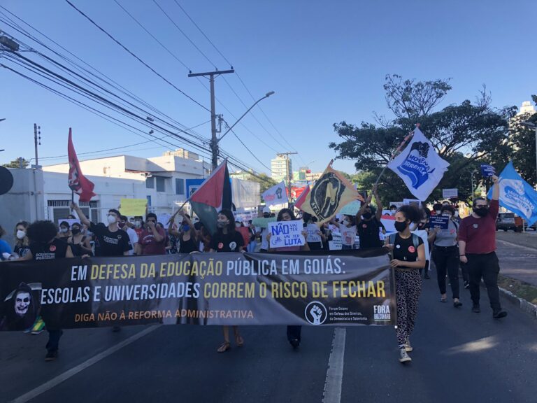 Manifestações contra os ataques à educação ocorrem pelo Brasil