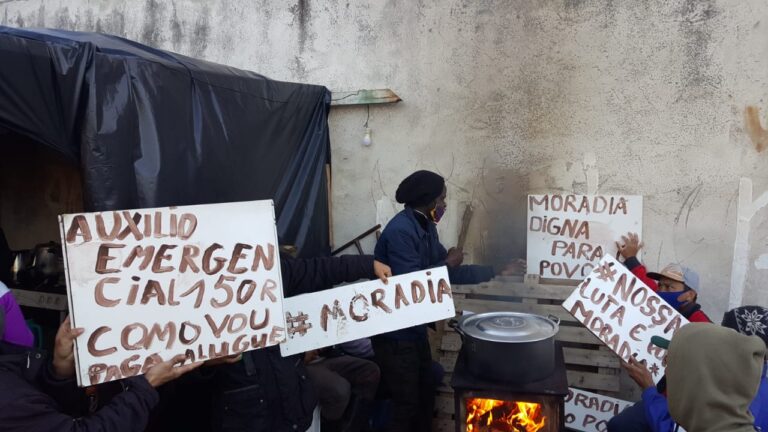 Famílias organizam ocupação urbana em Curitiba