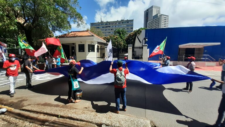 Ato em frente ao consulado dos EUA em Recife lembra o dia 26 de julho