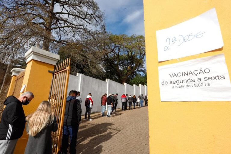 O custo humano do avanço da vacinação contra COVID-19 em Porto Alegre