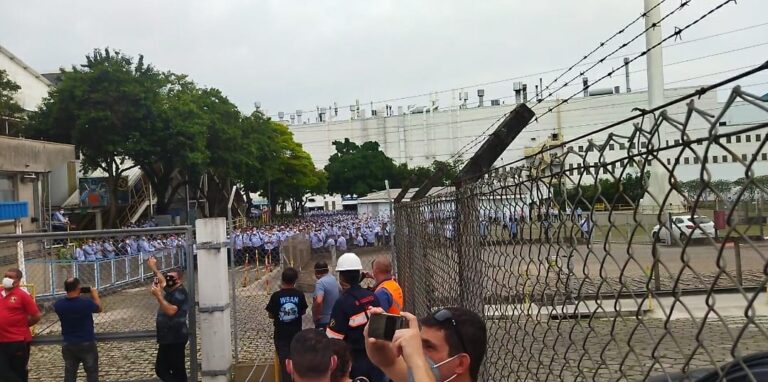 Trabalhadores da GM completam 15 dias de GREVE no ABC Paulista