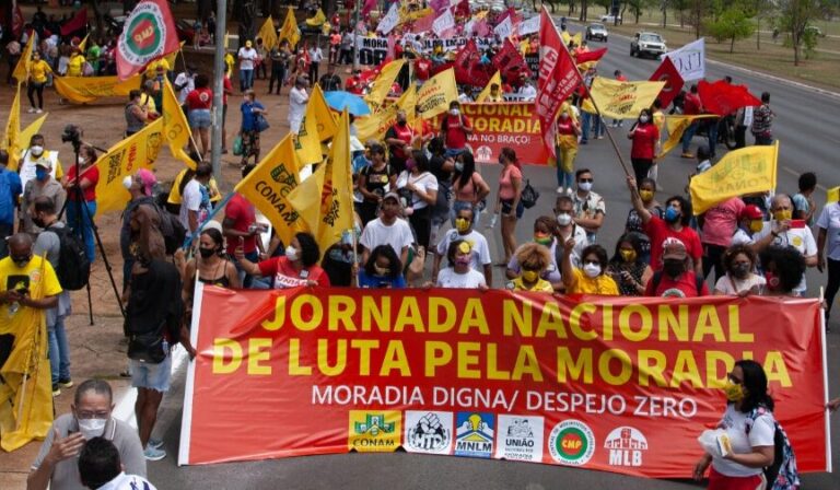 Movimentos de Moradia realizam ato em Brasília