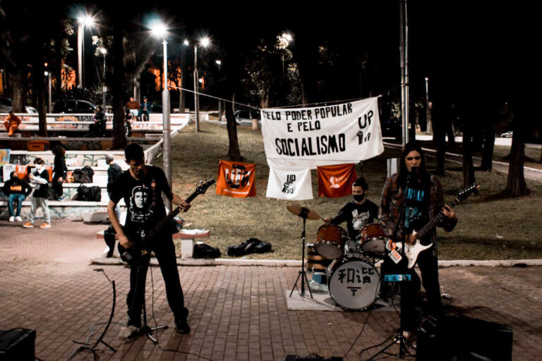 UP Diadema ocupa praça em noite de cultura popular