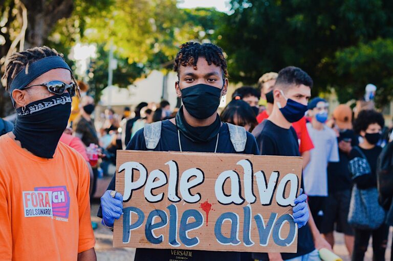 Negros são a maioria dos abordados pela polícia no Rio