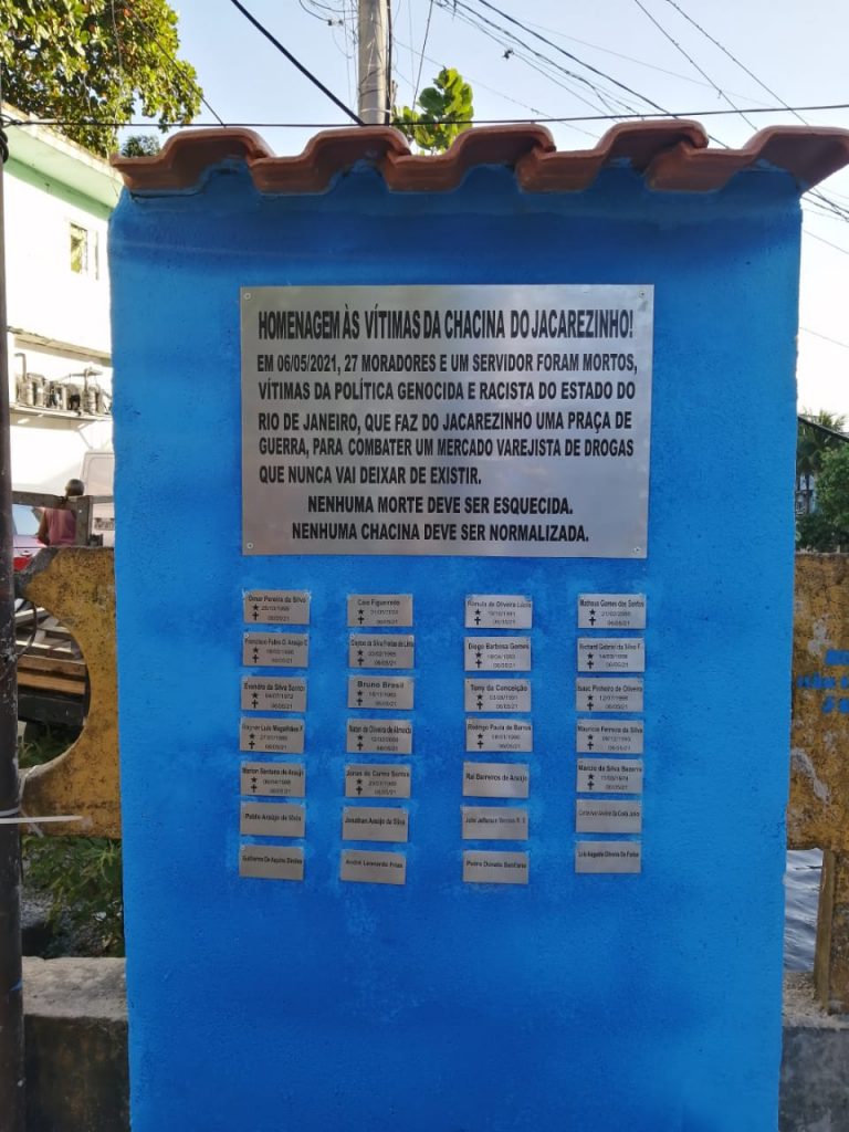 Polícia destrói memorial em homenagem a mortos da Chacina do Jacarezinho