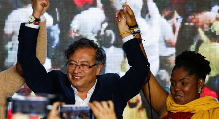 Candidato progressista vence eleições históricas na Colômbia