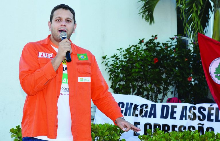 Entrevista com Tezeu Bezerra: “A Petrobras é utilizada por Bolsonaro para promover uma grande mamata”