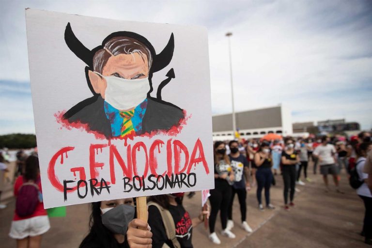 Bolsonaro reforça ameaça golpista a embaixadores