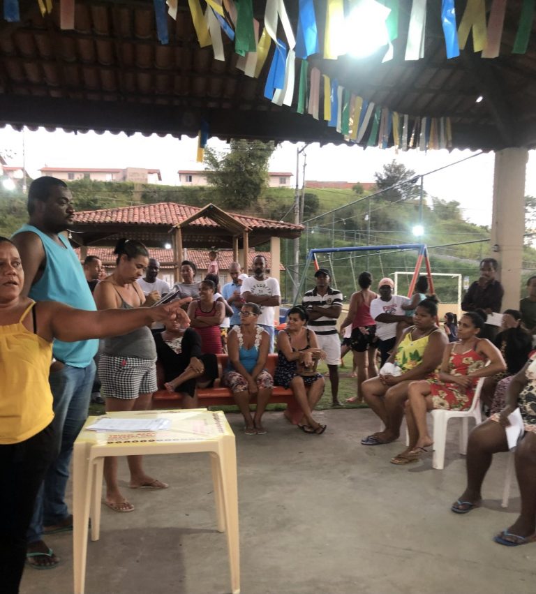 500 famílias do Residencial Vivendas do Mar se organizam para lutar por ônibus e iluminação