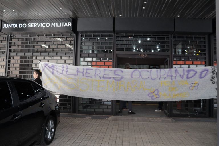 Movimento de Mulheres Olga Benario ocupa a prefeitura de Porto Alegre