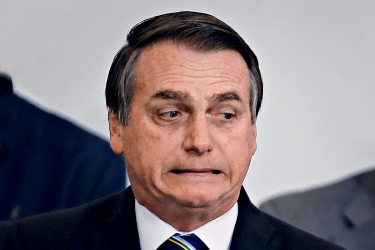 Com medo de ser preso, Bolsonaro foge para os EUA